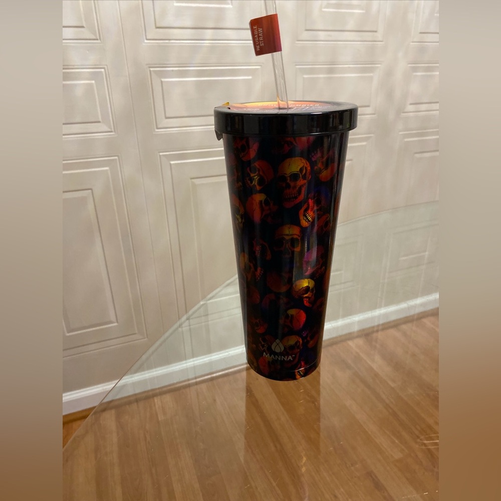 Manna Chilly Tumblr 24 oz Double Insulated Stainless Steel Tumblr NEON SKULLS